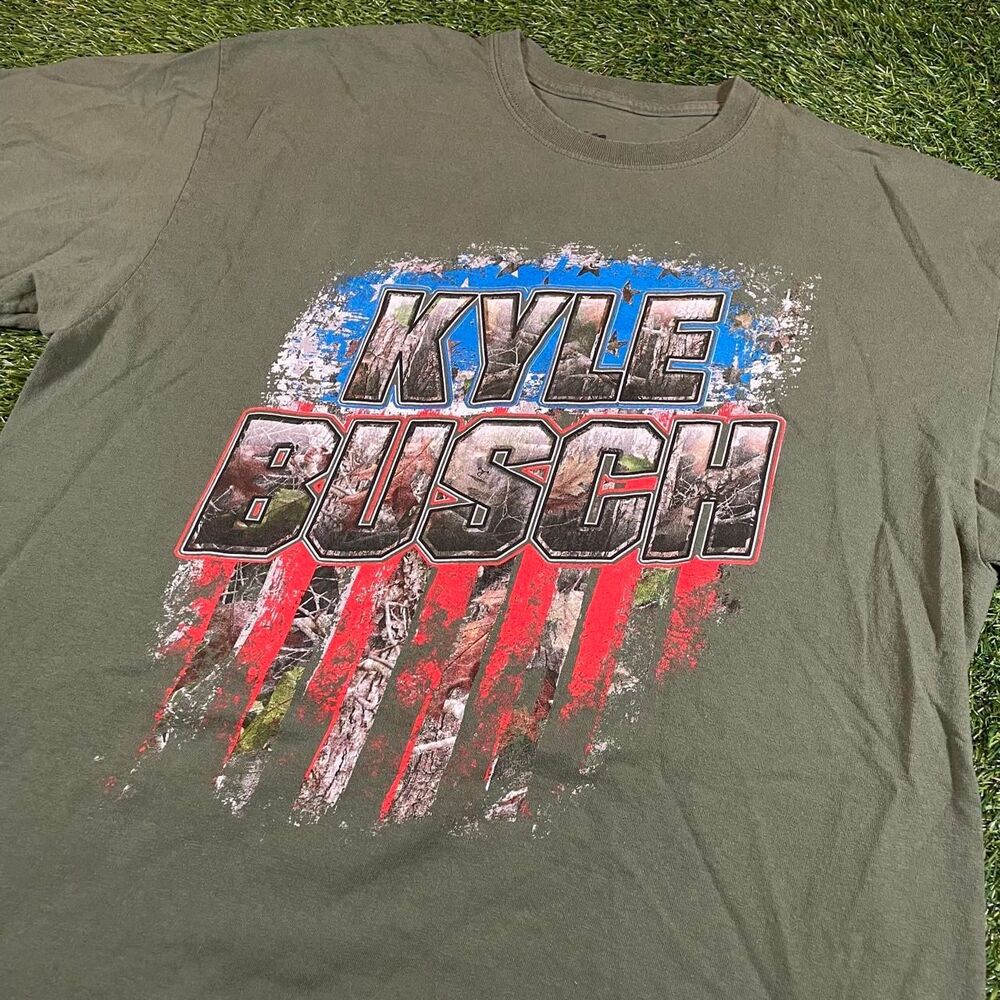 Kyle Busch NASCAR racing shirt camouflage graphic Men’s size XL